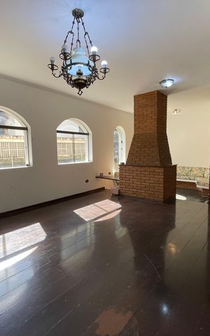 Casa à venda com 398m², 7 quartos e 3 vagas Casa à venda com 398m², 7 quartos e 3 vagasSala
