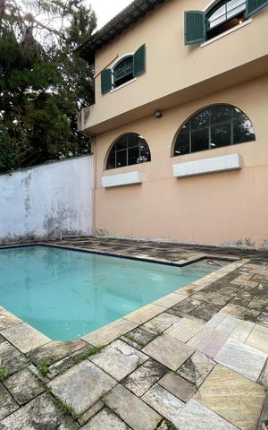 Casa à venda com 398m², 7 quartos e 3 vagas Casa à venda com 398m², 7 quartos e 3 vagasPiscina