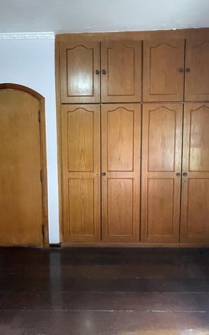 Casa à venda com 398m², 7 quartos e 3 vagas Casa à venda com 398m², 7 quartos e 3 vagasQuarto 1