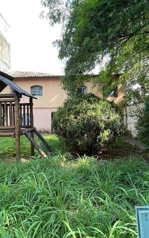 Casa à venda com 398m², 7 quartos e 3 vagas Casa à venda com 398m², 7 quartos e 3 vagasQuintal / Playground