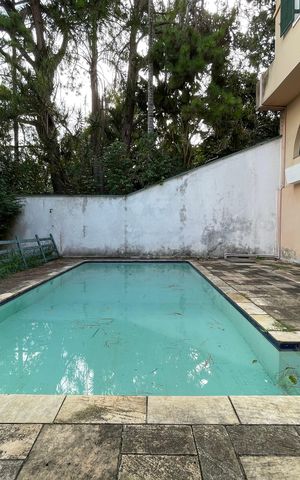 Casa à venda com 398m², 7 quartos e 3 vagas Casa à venda com 398m², 7 quartos e 3 vagasPiscina