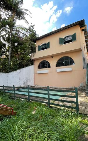 Casa à venda com 398m², 7 quartos e 3 vagas Casa à venda com 398m², 7 quartos e 3 vagasQuintal
