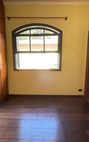 Casa à venda com 398m², 7 quartos e 3 vagas Casa à venda com 398m², 7 quartos e 3 vagasQuarto 3