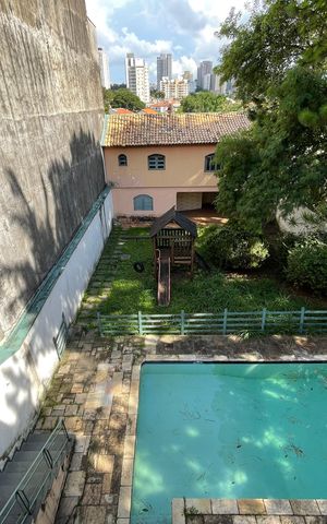 Casa à venda com 398m², 7 quartos e 3 vagas Casa à venda com 398m², 7 quartos e 3 vagasQuarto 2