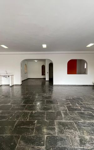 Casa à venda com 398m², 7 quartos e 3 vagas Casa à venda com 398m², 7 quartos e 3 vagasSalão de Festas
