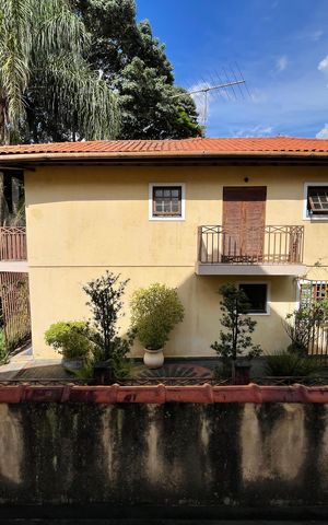 Casa à venda com 398m², 7 quartos e 3 vagas Casa à venda com 398m², 7 quartos e 3 vagasQuarto 3