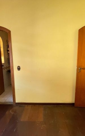 Casa à venda com 398m², 7 quartos e 3 vagas Casa à venda com 398m², 7 quartos e 3 vagasQuarto 3