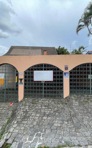 Casa à venda com 398m², 7 quartos e 3 vagas Casa à venda com 398m², 7 quartos e 3 vagasFachada