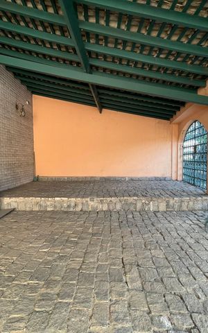 Casa à venda com 398m², 7 quartos e 3 vagas Casa à venda com 398m², 7 quartos e 3 vagasGaragem