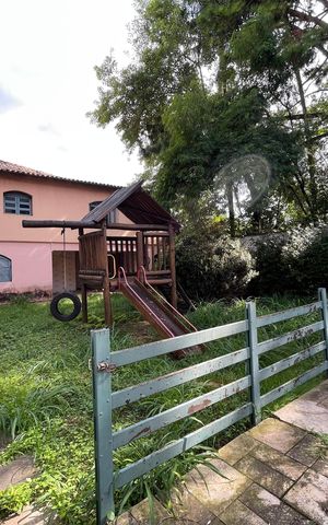 Casa à venda com 398m², 7 quartos e 3 vagas Casa à venda com 398m², 7 quartos e 3 vagasQuintal / Playground
