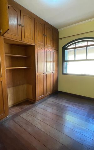 Casa à venda com 398m², 7 quartos e 3 vagas Casa à venda com 398m², 7 quartos e 3 vagasQuarto 3