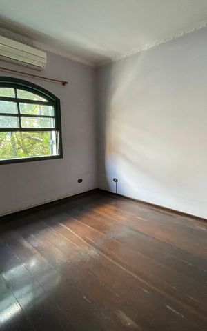Casa à venda com 398m², 7 quartos e 3 vagas Casa à venda com 398m², 7 quartos e 3 vagasQuarto 1