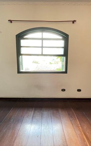 Casa à venda com 398m², 7 quartos e 3 vagas Casa à venda com 398m², 7 quartos e 3 vagasQuarto 2