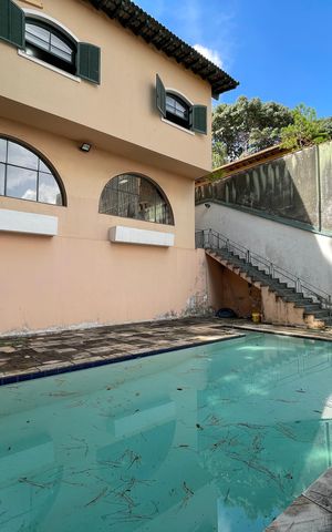 Casa à venda com 398m², 7 quartos e 3 vagas Casa à venda com 398m², 7 quartos e 3 vagasPiscina