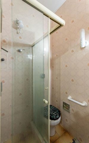 Casa à venda com 333m², 5 quartos e 3 vagasBanheiro 1