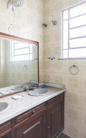 Casa à venda com 333m², 5 quartos e 3 vagasBanheiro 2