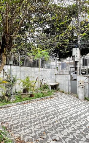 Casa à venda com 333m², 5 quartos e 3 vagas Casa à venda com 333m², 5 quartos e 3 vagasFachada
