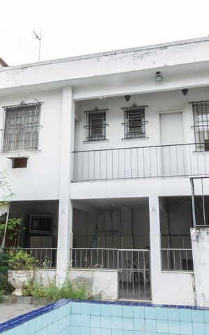 Casa à venda com 333m², 5 quartos e 3 vagasEdícula