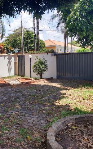 Casa para alugar com 550m², 9 quartos e 6 vagas