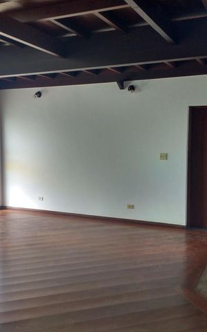 Casa para alugar com 550m², 9 quartos e 6 vagas