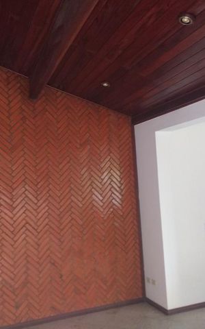 Casa para alugar com 550m², 9 quartos e 6 vagas