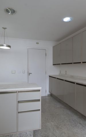 Apartamento à venda com 300m², 4 quartos e 4 vagasCozinha
