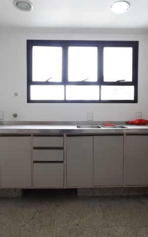 Apartamento à venda com 300m², 4 quartos e 4 vagasCozinha