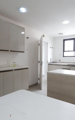 Apartamento à venda com 300m², 4 quartos e 4 vagasCozinha