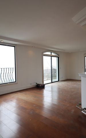 Apartamento à venda com 300m², 4 quartos e 4 vagasSala