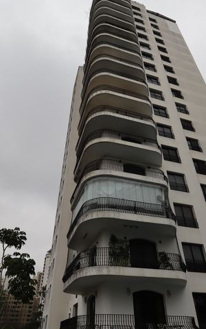 Apartamento à venda com 300m², 4 quartos e 4 vagasFachada