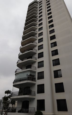 Apartamento à venda com 300m², 4 quartos e 4 vagasFachada