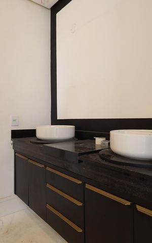 Apartamento à venda com 300m², 4 quartos e 4 vagasBanheiro da Suíte 1