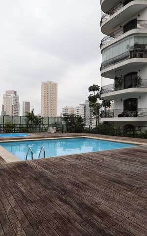 Apartamento à venda com 300m², 4 quartos e 4 vagasÁrea comum - Piscina