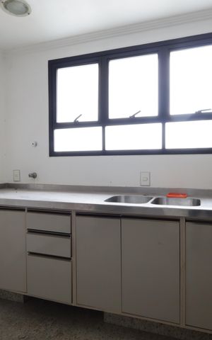 Apartamento à venda com 300m², 4 quartos e 4 vagasCozinha