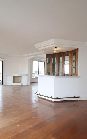 Apartamento à venda com 300m², 4 quartos e 4 vagasSala