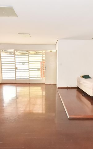 Casa para alugar com 350m², 3 quartos e 3 vagasSala