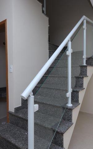 Casa à venda com 100m², 3 quartos e 2 vagasHall e Escada