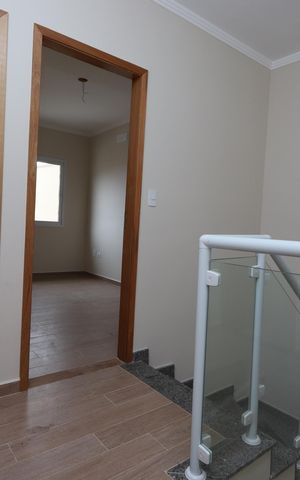 Casa à venda com 100m², 3 quartos e 2 vagasHall e Escada