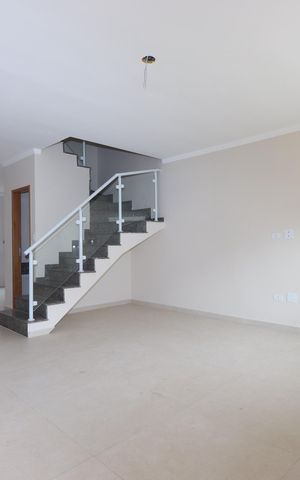 Casa à venda com 100m², 3 quartos e 2 vagasSala