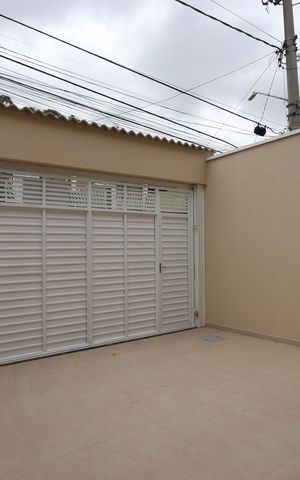 Casa à venda com 100m², 3 quartos e 2 vagasGaragem