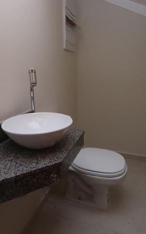 Casa à venda com 100m², 3 quartos e 2 vagasLavabo