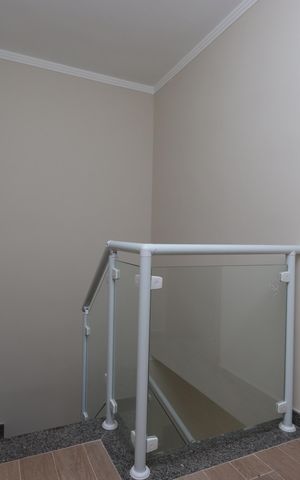 Casa à venda com 100m², 3 quartos e 2 vagasHall e Escada