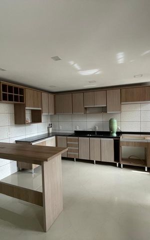 Casa à venda com 138m², 3 quartos e 3 vagasCozinha - Armários