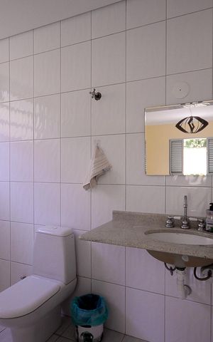 Casa à venda com 284m², 2 quartos e 4 vagasBanheiro do Quarto 2 
