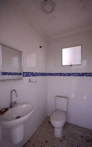 Casa à venda com 284m², 2 quartos e 4 vagasÁrea de Lazer - Banheiro 