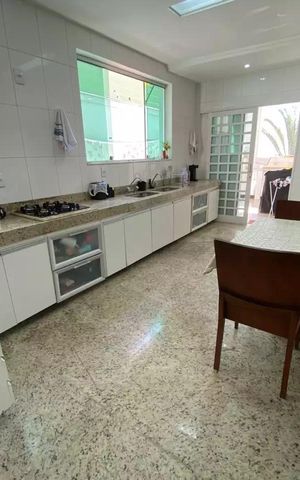 Casa à venda com 292m², 3 quartos e 3 vagas