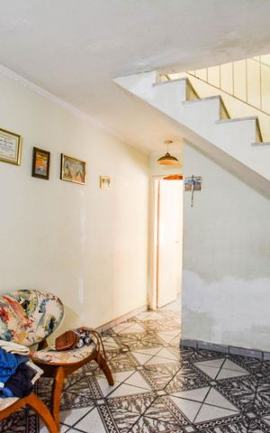 Casa à venda com 182m², 3 quartos e 2 vagas Casa à venda com 182m², 3 quartos e 2 vagasSala