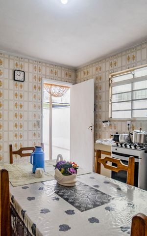 Casa à venda com 182m², 3 quartos e 2 vagas Casa à venda com 182m², 3 quartos e 2 vagasCozinha