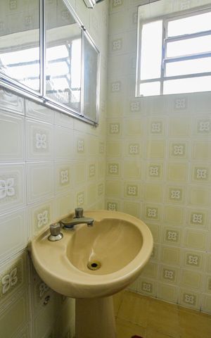 Casa à venda com 182m², 3 quartos e 2 vagas Casa à venda com 182m², 3 quartos e 2 vagasBanheiro Corredor