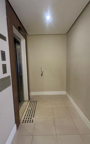 Apartamento à venda com 107m², 2 quartos e 2 vagas Apartamento à venda com 107m², 2 quartos e 2 vagasHall de entrada